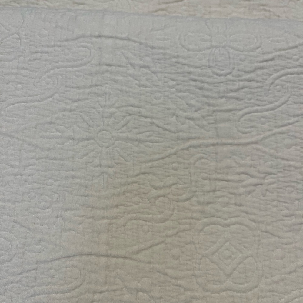 Vintage White/Light Cream Quilt Coverlet 79x87 | Scalloped Edge - Picture 7 of 10
